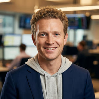 Ryan Brooks, analyste principal en trading chez Marévange, dans une image de profil